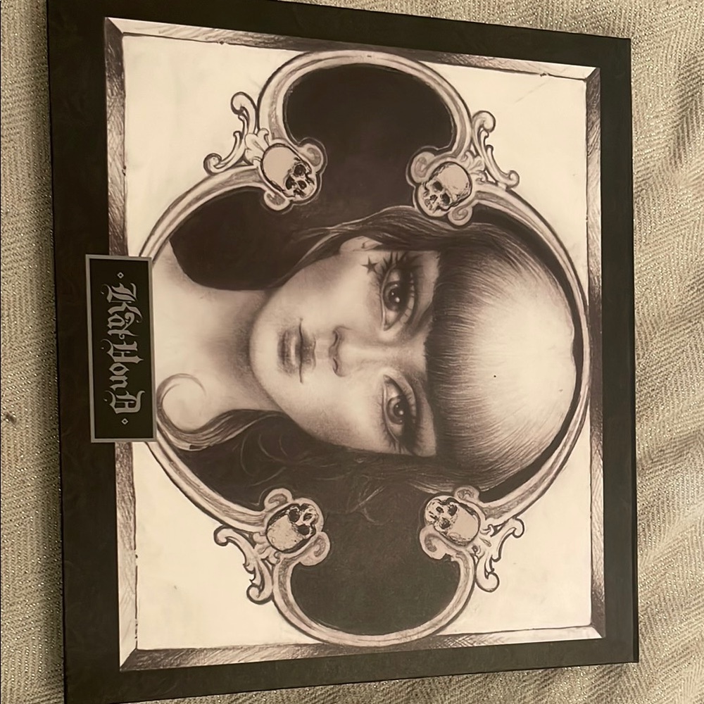 Kat Von D Spellbinding Eyeshadow Book - Picture 8 of 9
